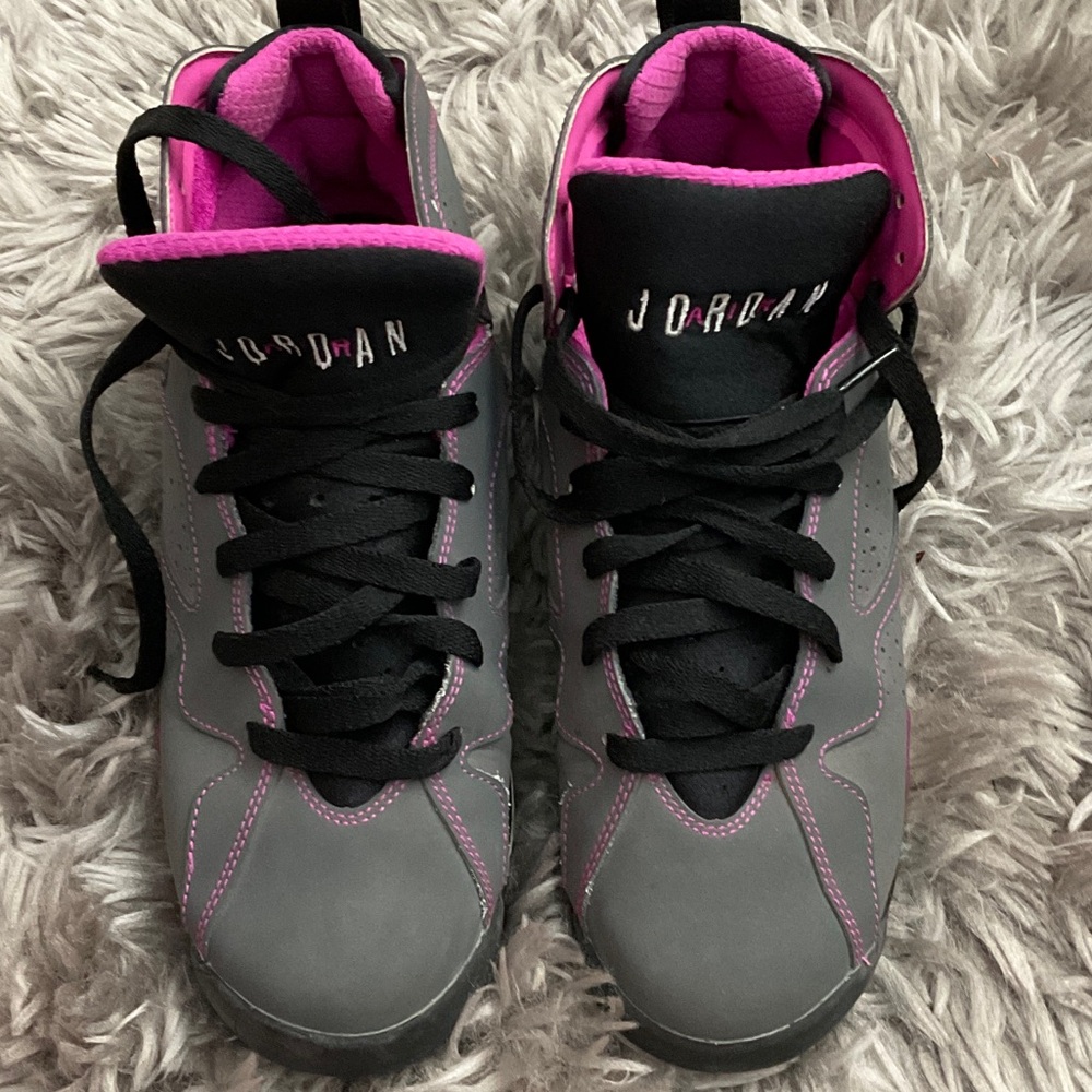 Nike Air Jordan 7 Retro Valentine’s Day 30th GS size 7Y w box